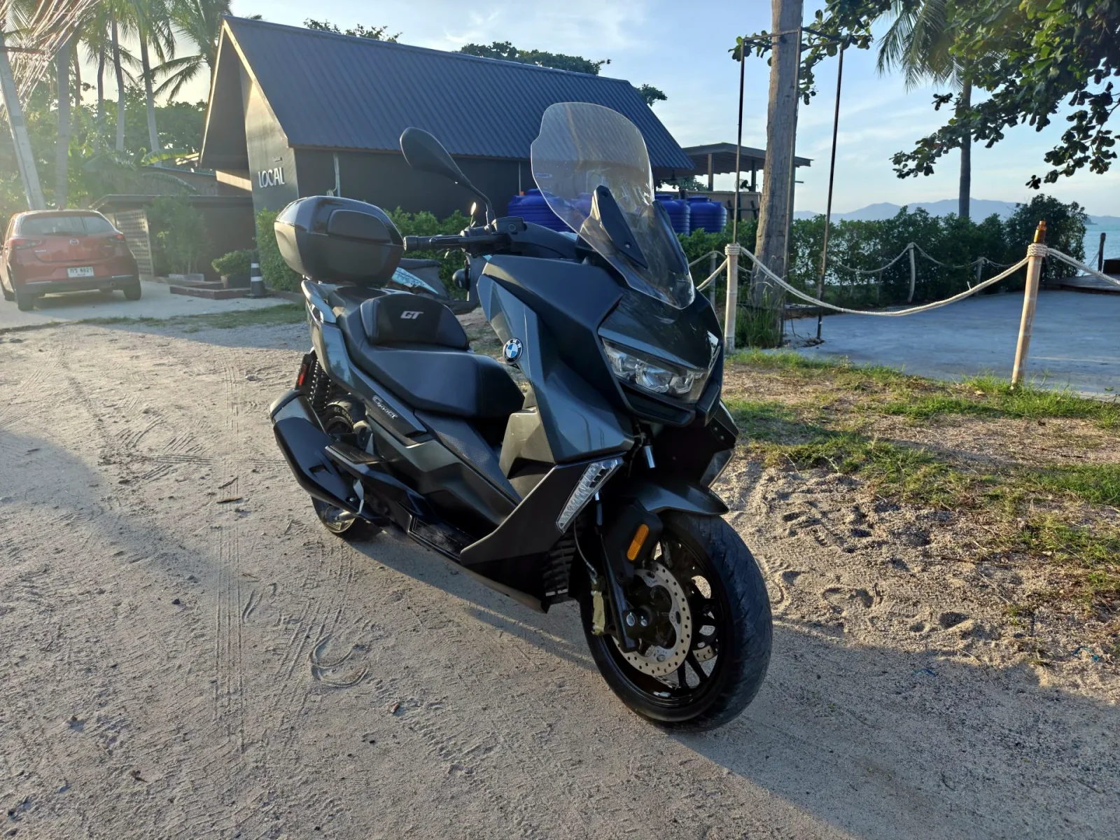 Scooter premium BMW C 400 GT vu de profil