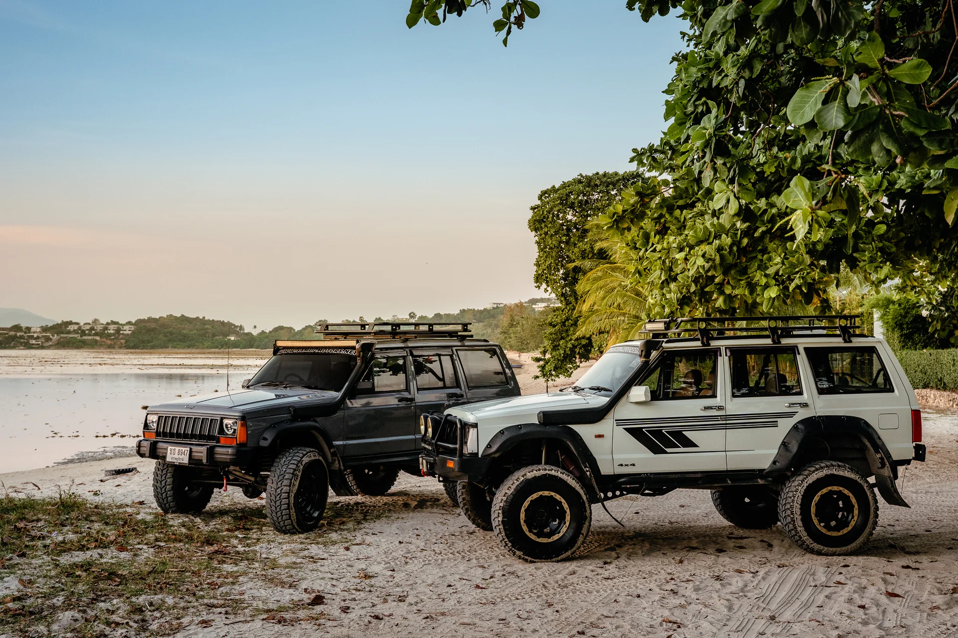 Samui Motors Jeep-Kollektion am Meer