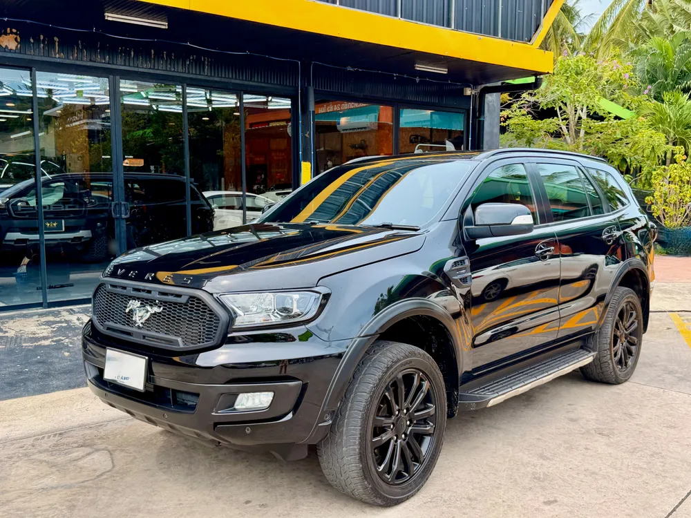 Black 2021 Ford Everest Titanium+ Bi-Turbo 4WD in front three-quarter view on Koh Samui